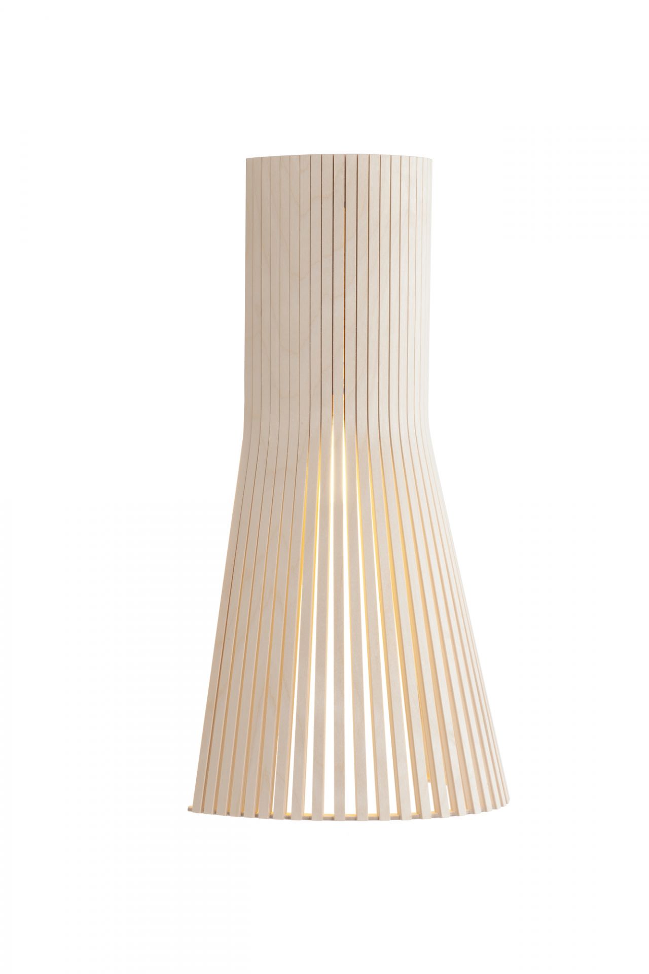 Secto Design Small 4231 Wandleuchte aus Birke, modernes Design mit Holzlamellen und warmem Licht.