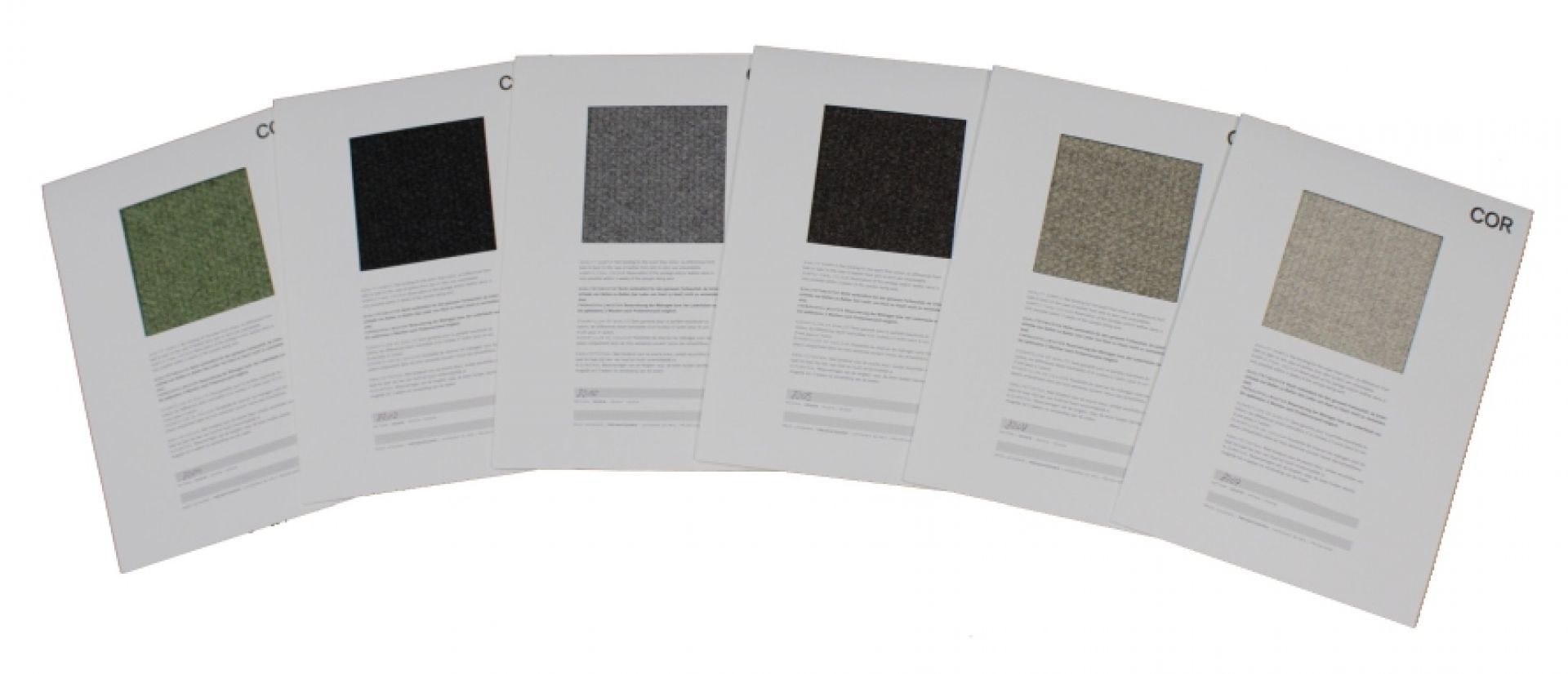 Stoffmusterkarte Cor Gruppe 82 mit verschiedenen Textilmustern in Grün, Schwarz, Grau und Beige.