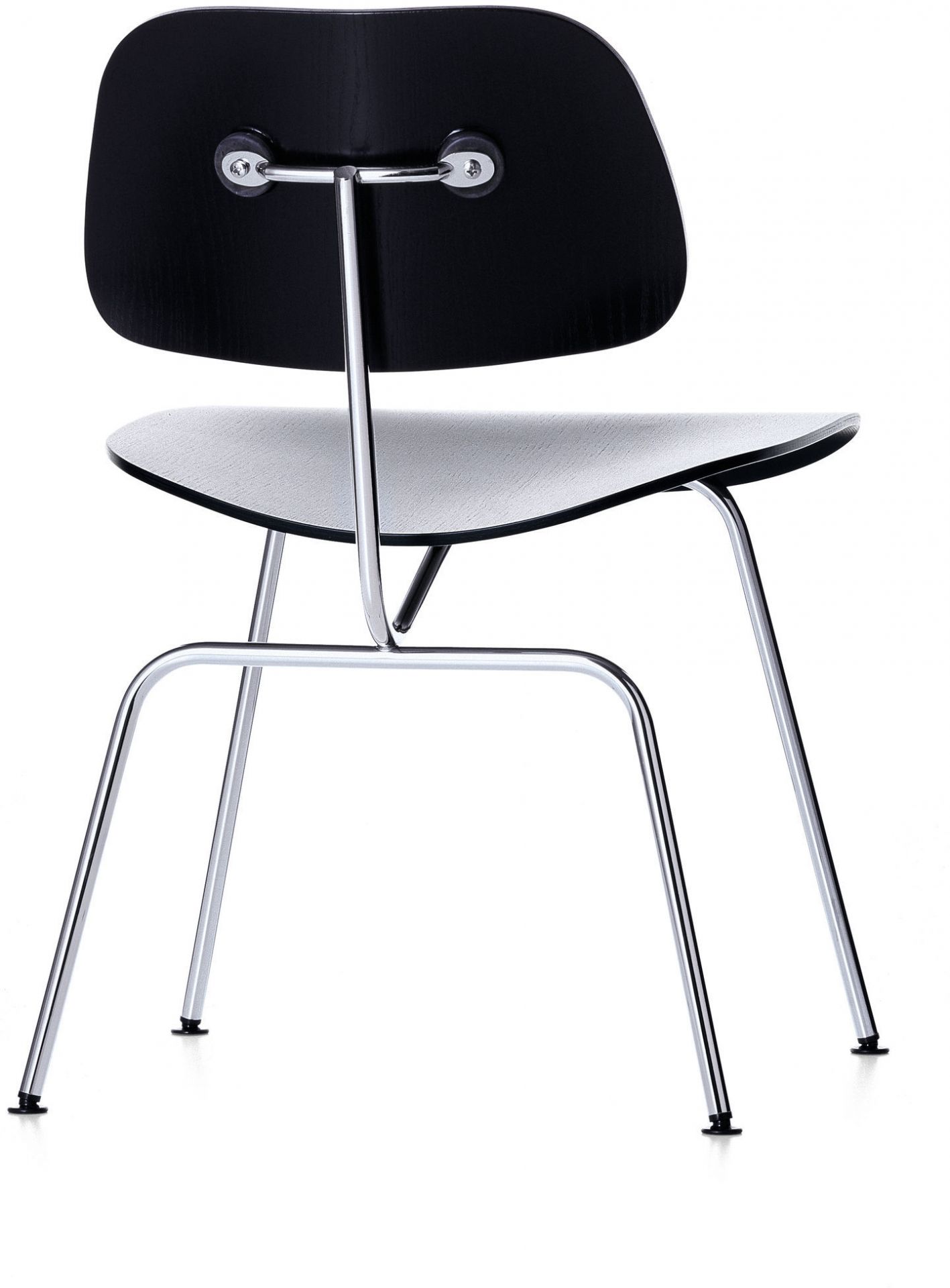 Rückansicht des Vitra Plywood Stuhls DCM mit schwarzer Rückenlehne und verchromtem Stahlgestell.