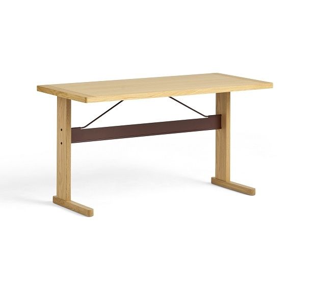 Passerelle Desk Schreibtisch von Hay mit Eichenplatte und burgunderfarbenem Gestell, modernes Design.