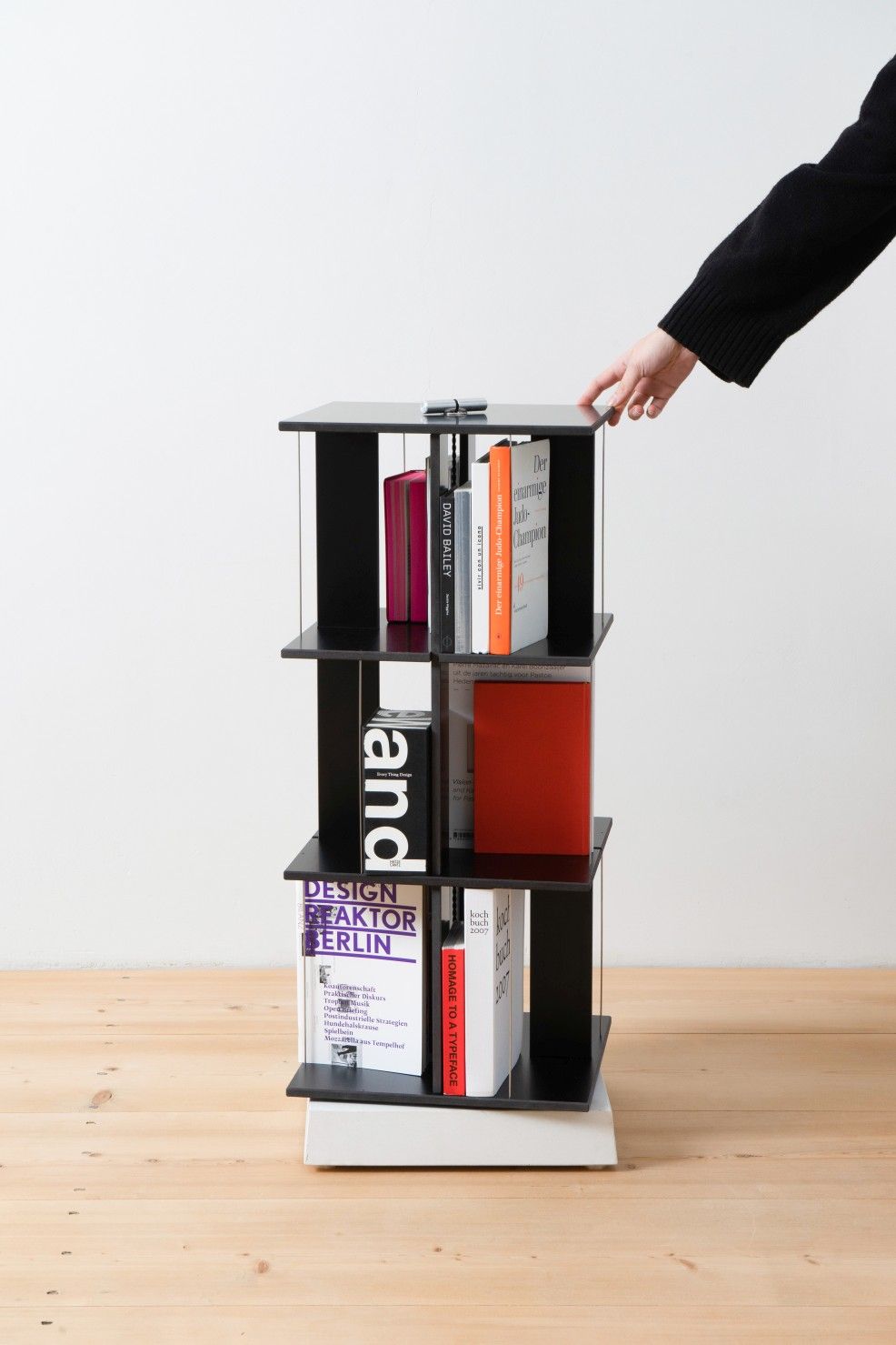 Buchstabler Bücherturm, DVD-Regal Nils Holger Moormann