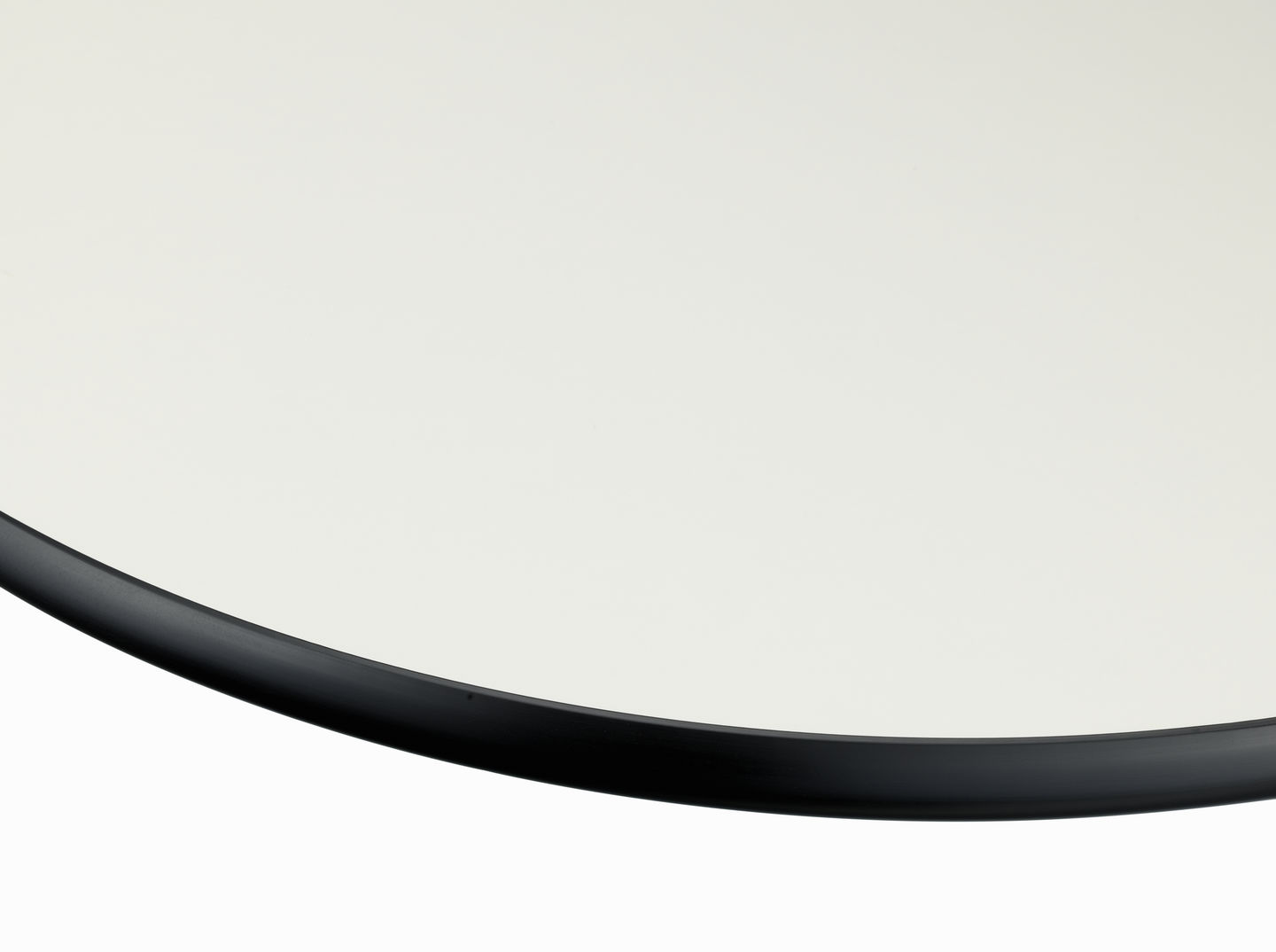 Eames Contract Tables High Stehtisch Ø 80 cm  Vitra