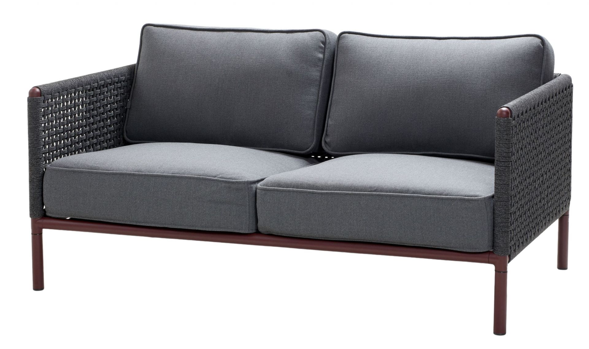 Encore 2-Sitzer Sofa mit Cane Line Geflecht und grauen AirTouch Kissen für den Garten.