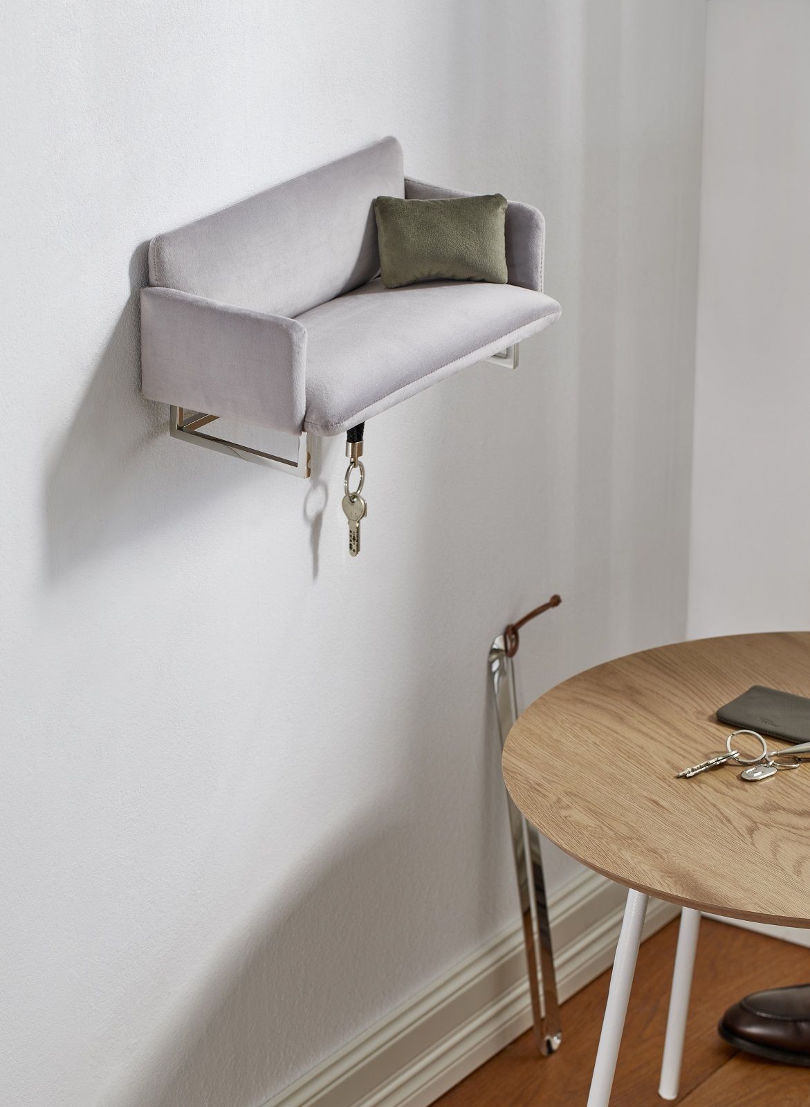 Philippi COUCH Mini-Garderobe: Wandgarderobe in Sofaform mit Schlüsselanhänger und kleinem Kissen. Dekorative Schlüsselaufbewahrung.