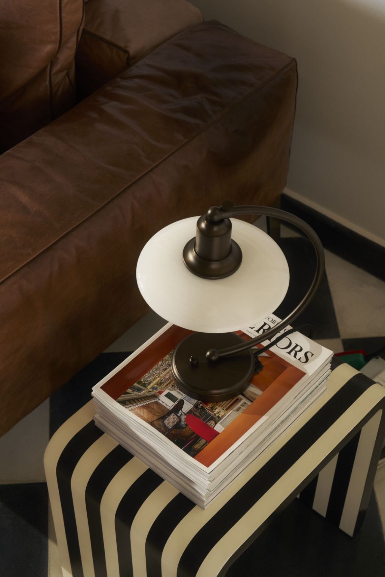 PH 2/2 Luna Aged Brass Opal Tischleuchte Louis Poulsen