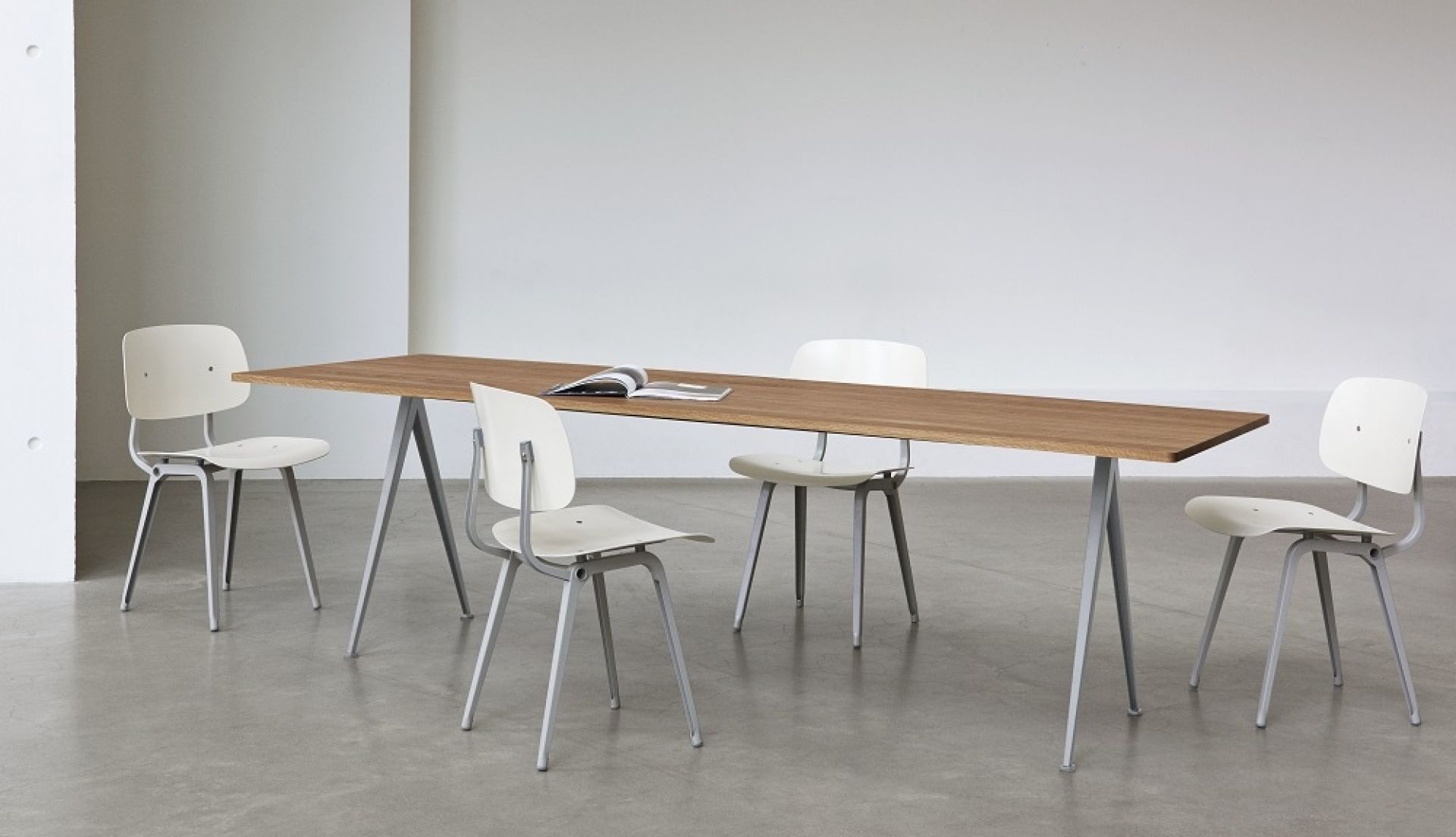 Pyramid Table 02 Esstisch Hay Eiche geräuchert schwarz B 190 x T 85