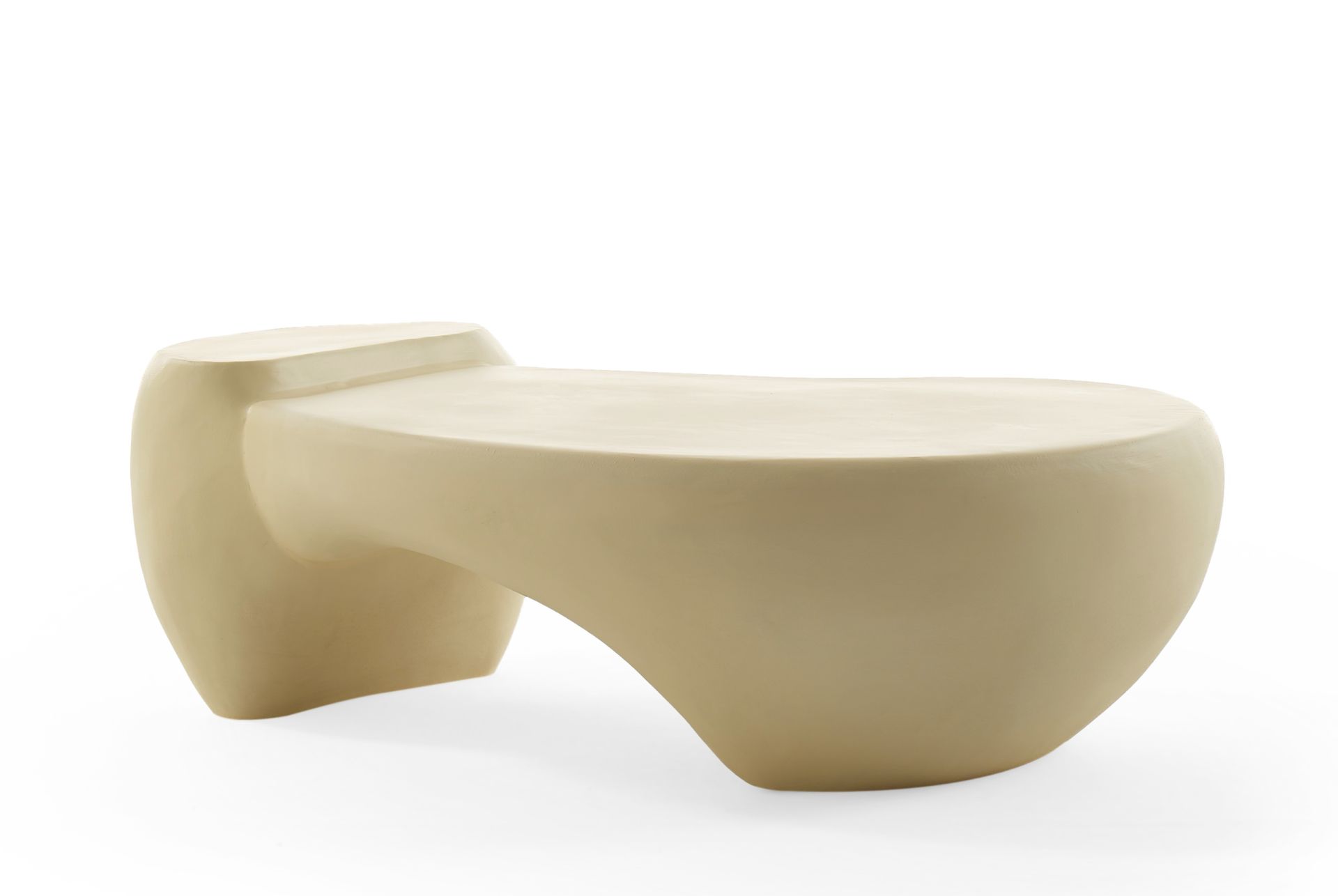 Elfenbeinfarbener Dune Couchtisch von Mogg: Moderner, skulpturaler Beistelltisch für Wohnzimmer und Lounge-Bereiche.