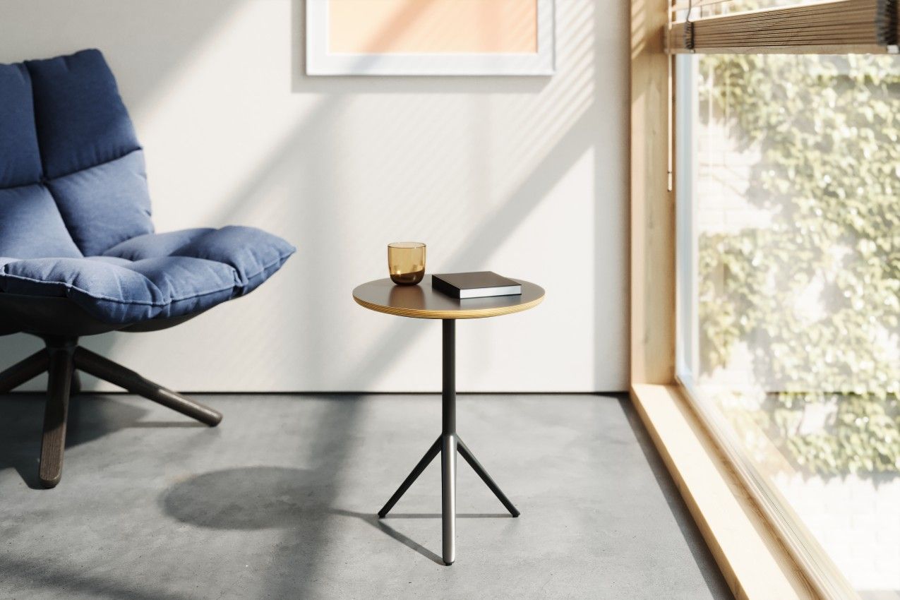 Coco High Beistelltisch von Müller Möbelwerkstätten, runder Tisch mit drei Beinen, modernes Design.