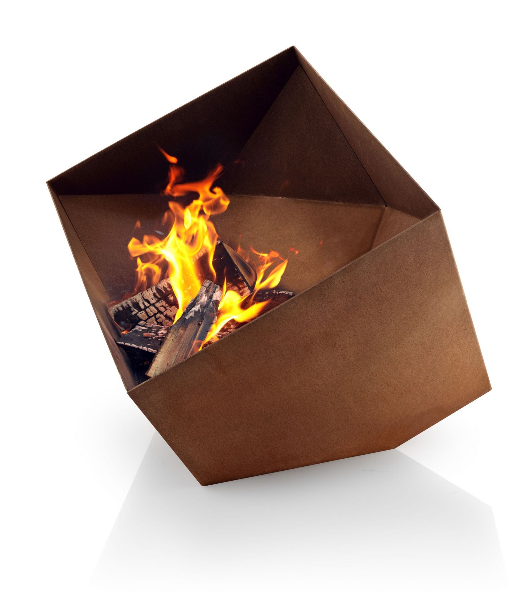 FireCube Feuerschale: Moderne Gartengrill-Feuerstelle mit brennendem Holz für gemütliche Abende.