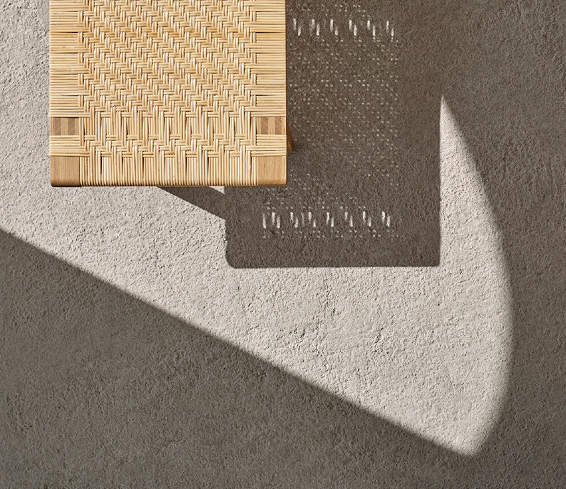 Detailaufnahme der Borge Mogensen Tischbank BM0488 von Carl Hansen mit geflochtener Sitzfläche.