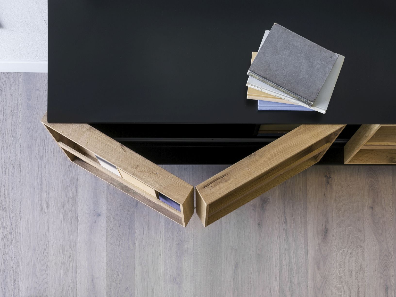 Ramblas Sideboard Large in Schwarz und Vintage Eiche von Miniforms, moderne Wohnzimmermöbel.