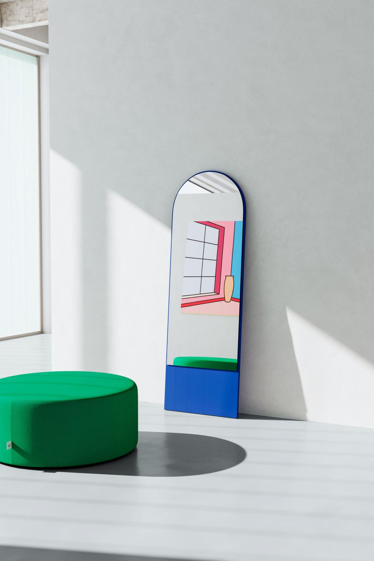 Moderner Friedrich Spiegel in Esche Berliner Blau, ein stilvolles Deko-Element für Wohnzimmer und Schlafzimmer.