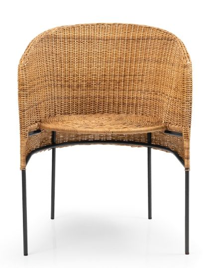 Caribe Natural Dining Chair: Outdoor Stuhl aus Rattan mit schwarzem Metallgestell.