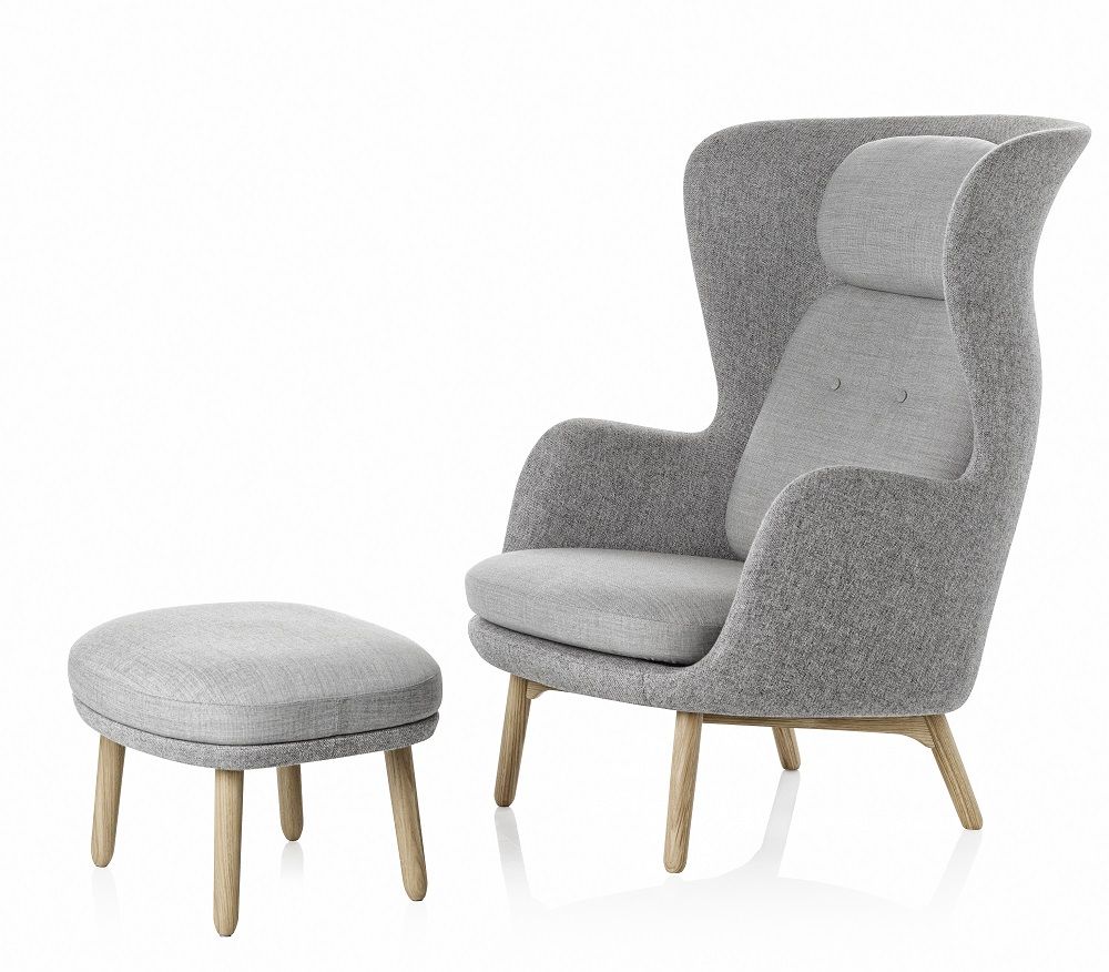 JH11 Fußhocker für Ro Sessel von Fritz Hansen, grauer Stoffbezug und Holzbeine.