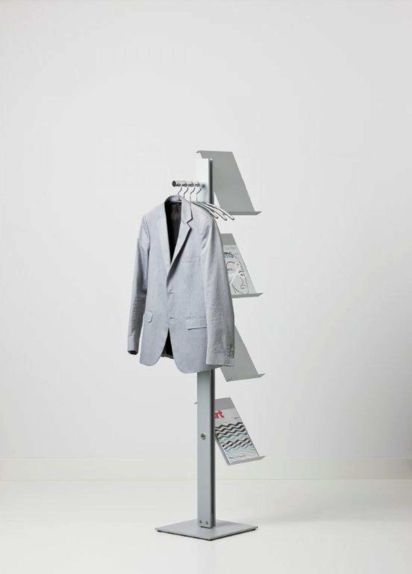 Standfree B Garderobenständer mit Prospektablagen Cascando