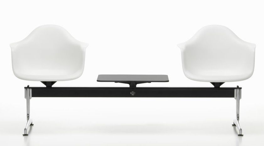 Eames Plastic Armchair RE auf Traverse Vitra