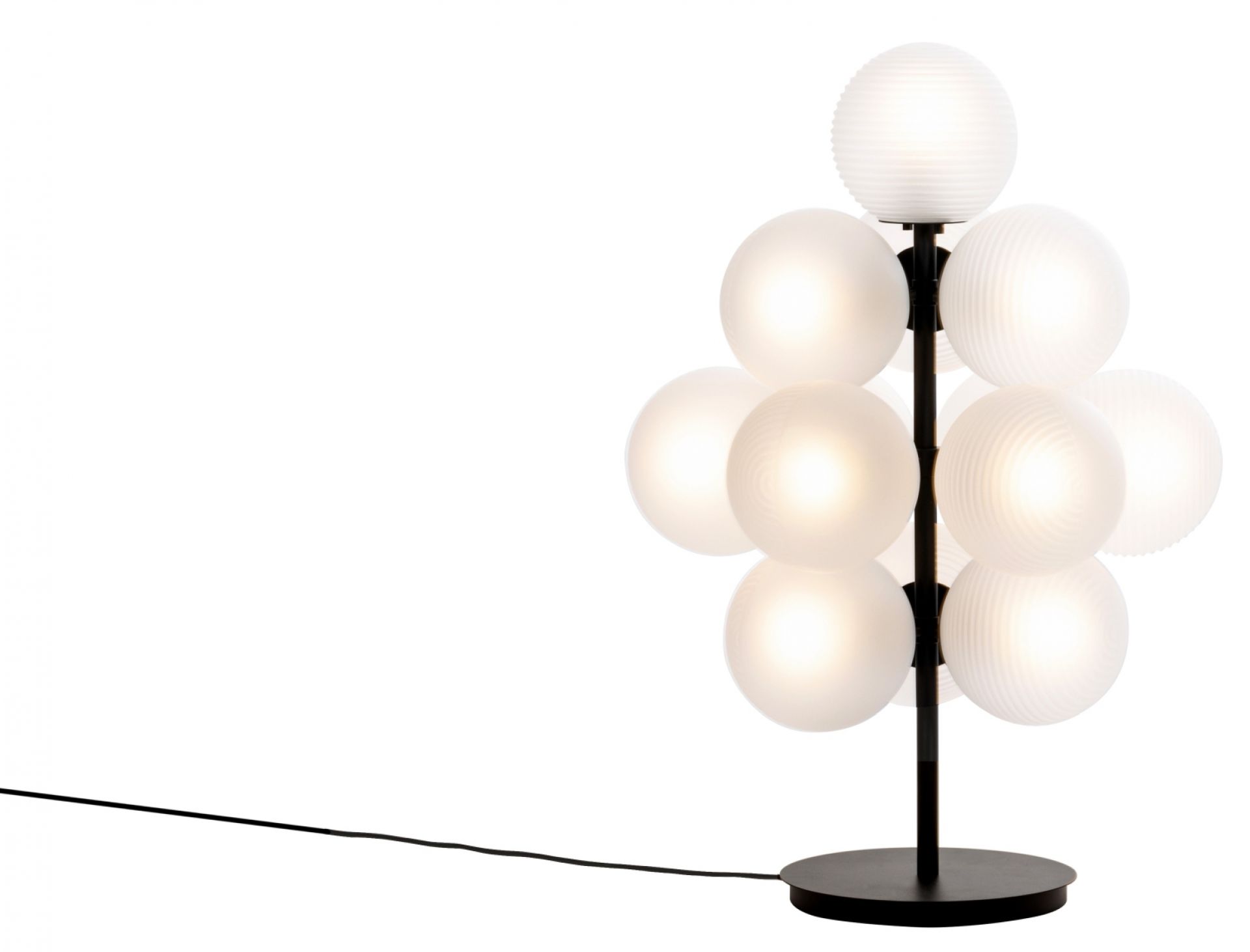 Stellar Grape Tischleuchte von Pulpo: Moderne Lampe mit transparenten Glaskugeln und schwarzem Fuß.
