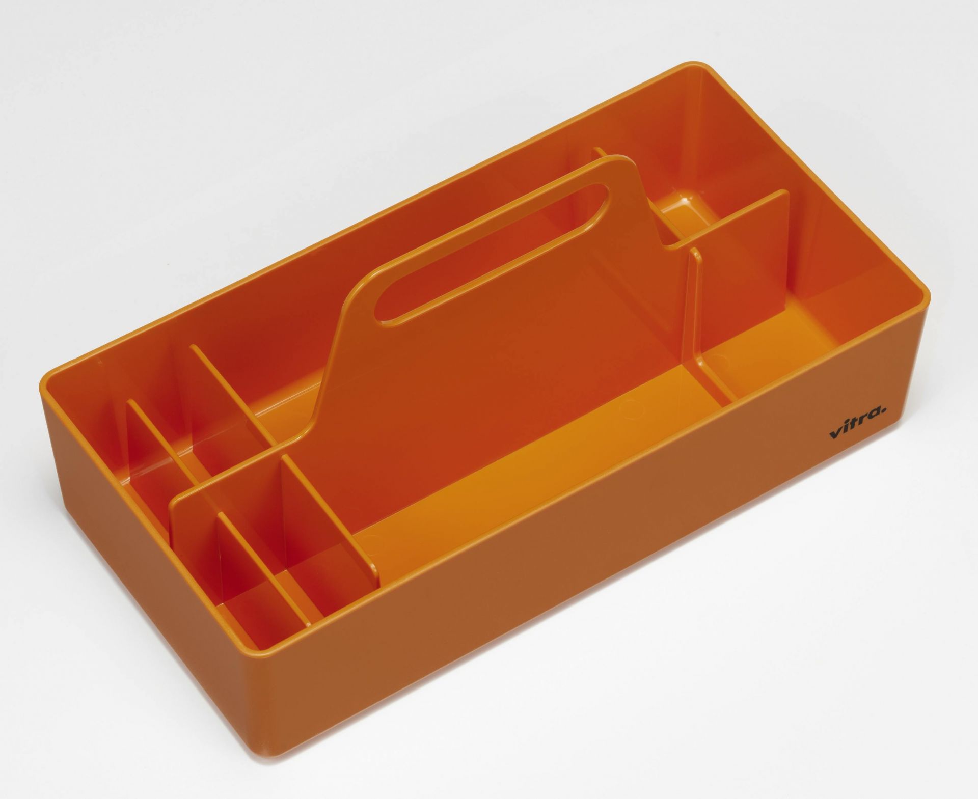Vitra Toolbox RE, mandarinefarbene Aufbewahrungsbox mit Griff und Fächern zur Organisation von Büroartikeln.