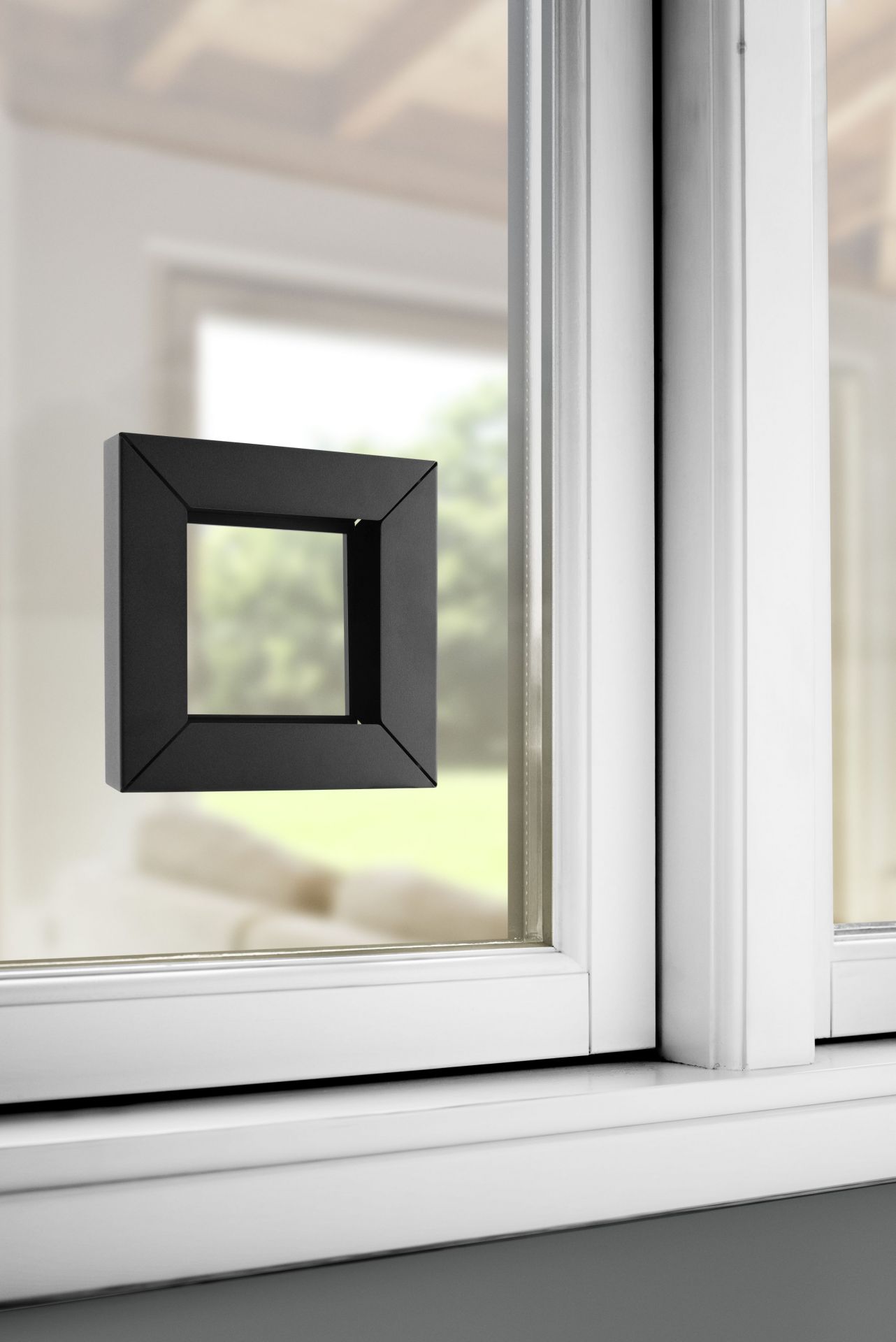 Schwarzer Eva Solo Rahmen Futterspender EINZELSTÜCK am Fenster befestigt, für die Vogelfütterung im Winter.