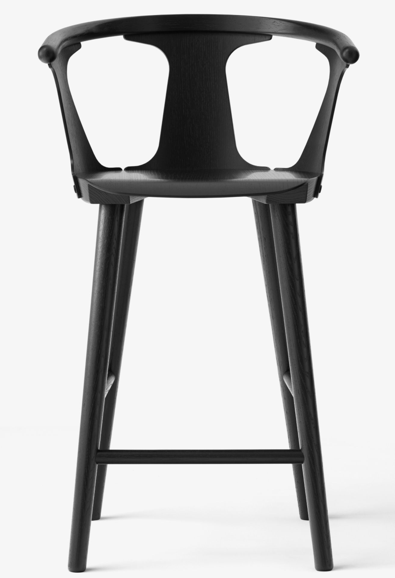 Schwarzer In Between Barhocker von AndTradition: Moderner Barstuhl aus Holz mit Rückenlehne.