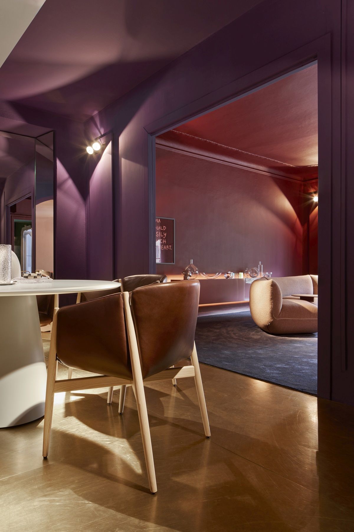 Kagu Stuhl mit Armlehnen Holzgestell Cor