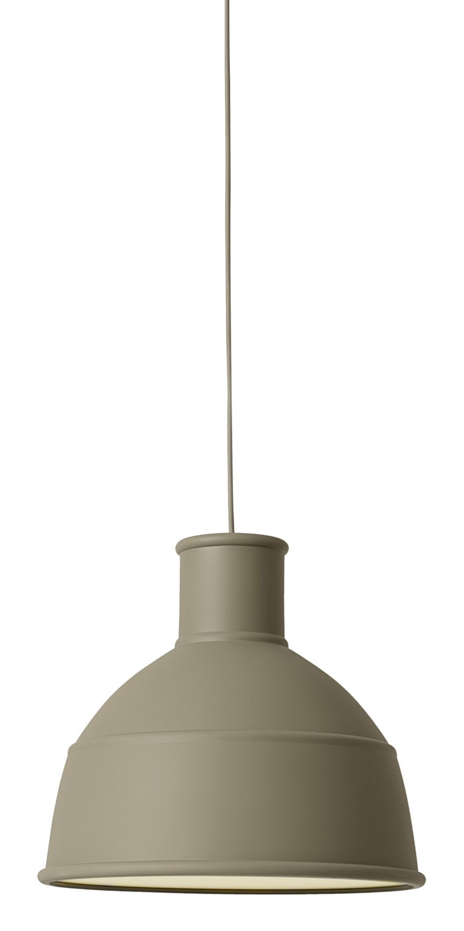 Muuto Unfold Pendelleuchte in Olive: Moderne Hängelampe aus Gummi mit sanftem Lichtschein.