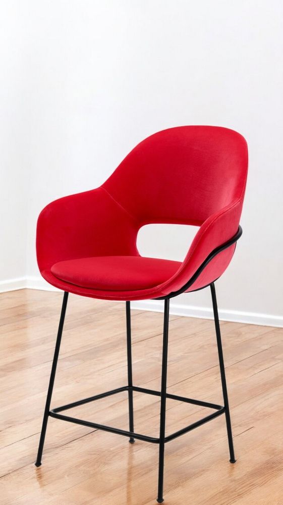 Roter Theia Kitchen Armchair Barstool High Barhocker der Freifrau Manufaktur mit schwarzem Gestell.