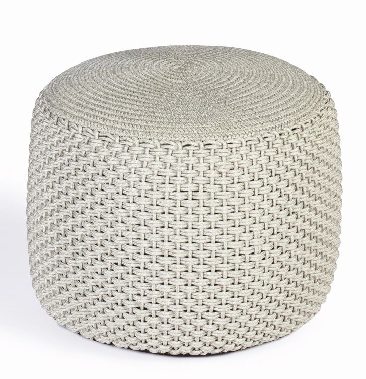 Sandfarbener Weishäupl Pouf Hocker, geflochten, für Innen und Außen geeignet. Bequemer Sitzhocker.