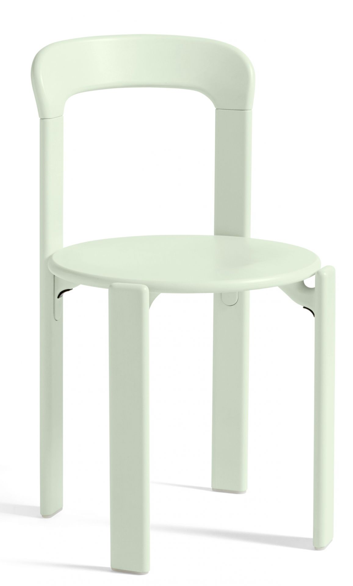 Nahaufnahme des Rey Chair Stuhls von Hay in Softmint, ein moderner Holzstuhl mit runder Sitzfläche.