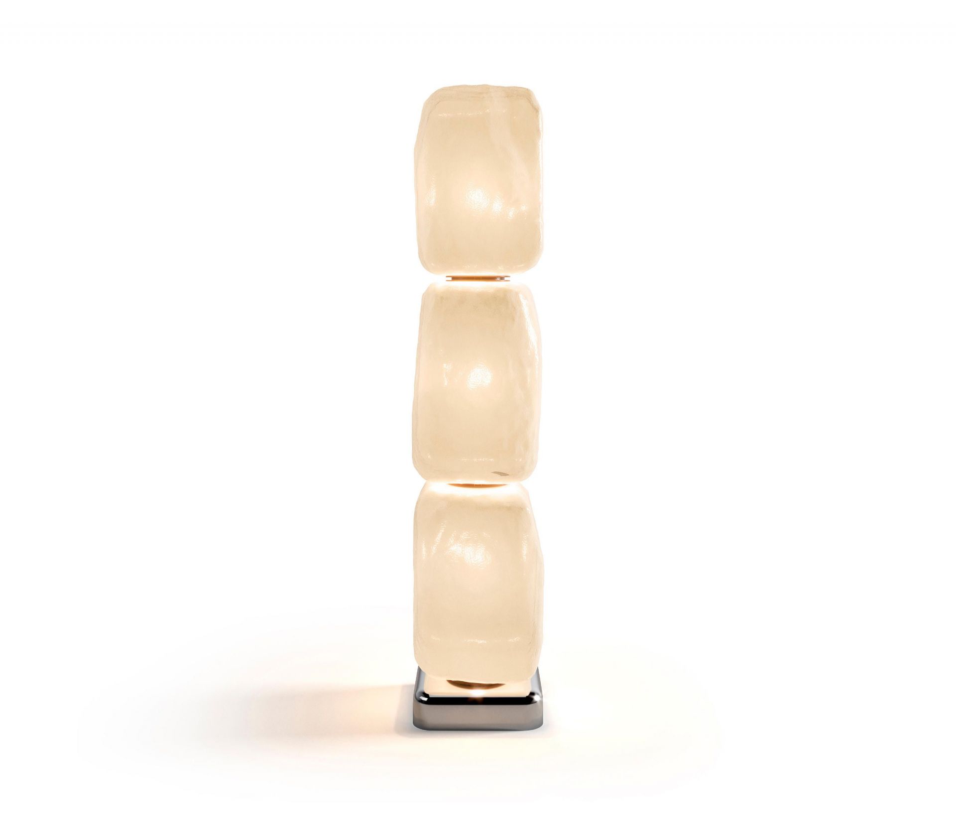 Wax, Stone, Light - Floor IV Stehleuchte von Cassina mit drei übereinander gestapelten, leuchtenden Elementen.