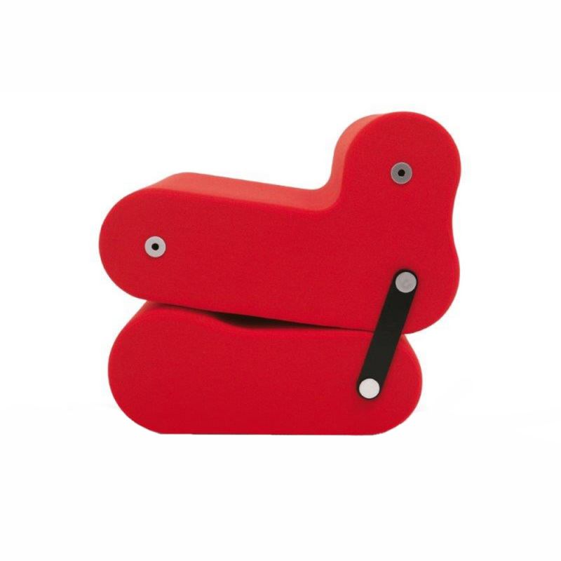 Roter Multichair Sessel von B-Line, flexibler Design-Sessel mit verstellbaren Elementen für verschiedene Sitzpositionen.