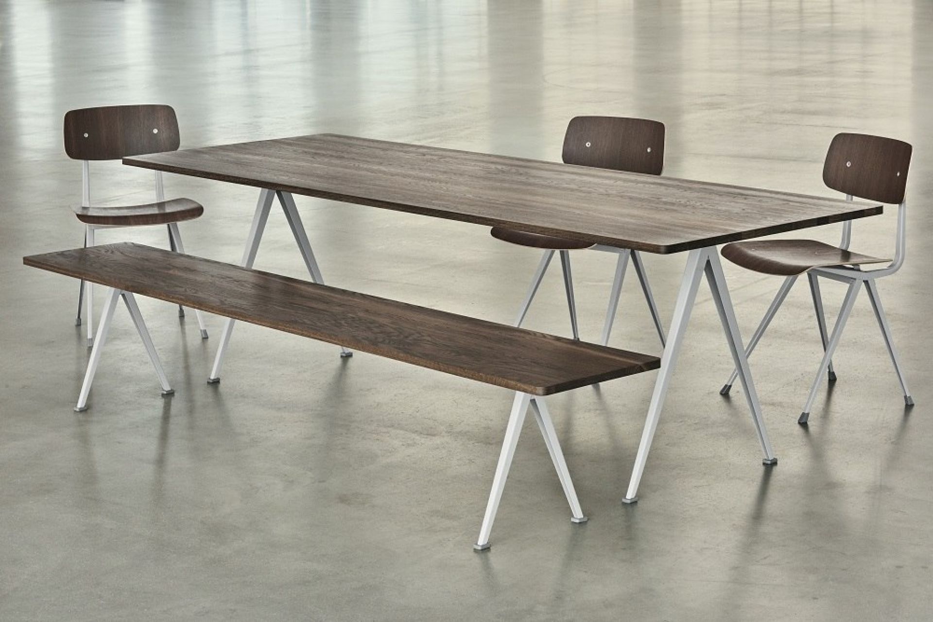 Pyramid Table 02 Esstisch Hay