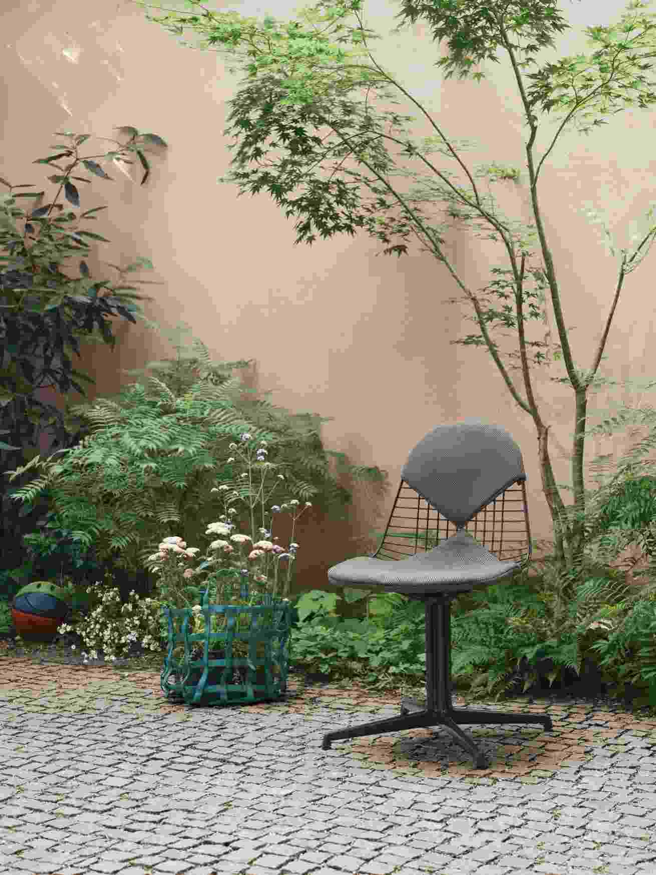 Wire Chair Bikini Outdoor Vitra