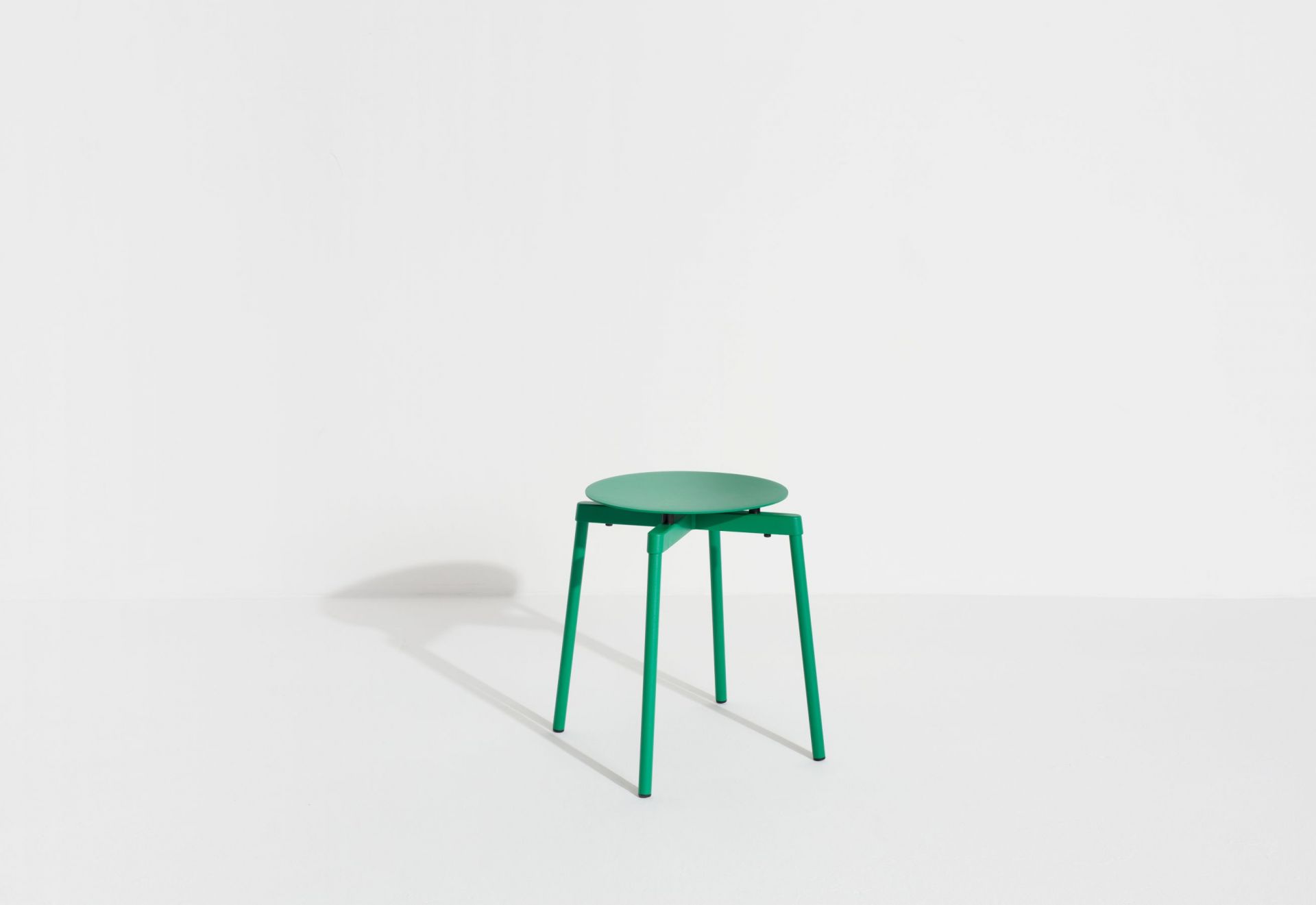 Mintgrüner Fromme Stool Hocker von Petite Friture, minimalistisches Design, Metall, Sitzmöbel für Wohnraum und Büro.