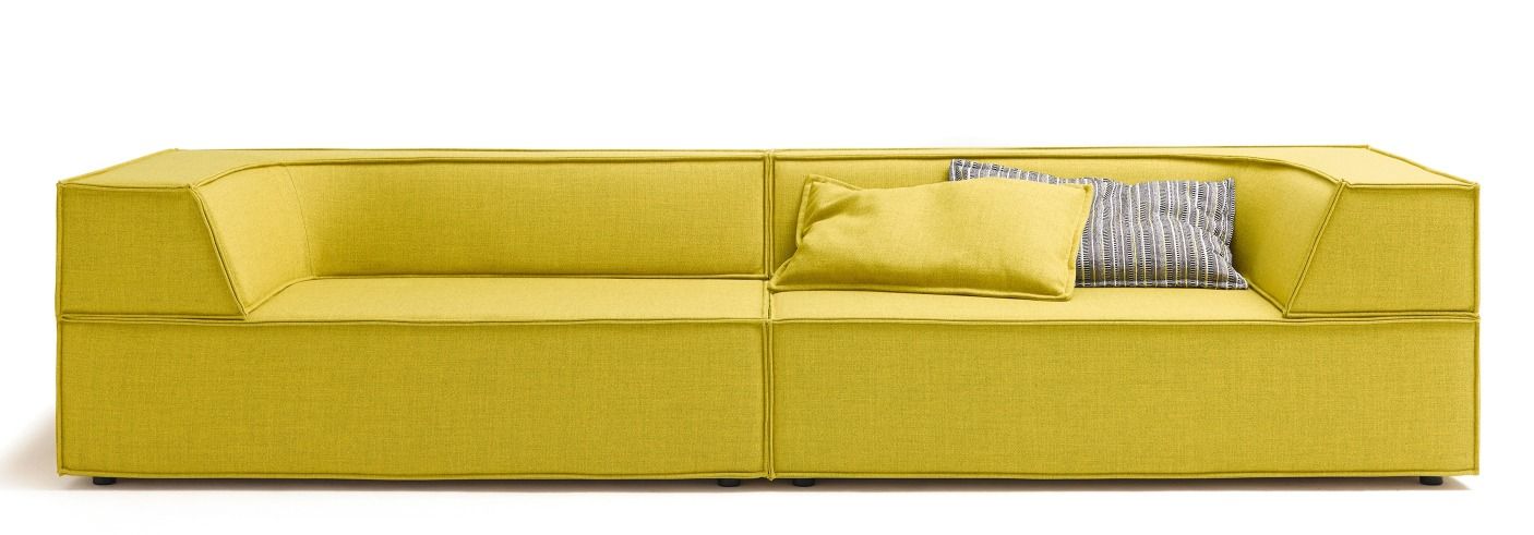 Gelbes Trio Sofa von Cor mit zwei Rückenkissen, modernes modulares Wohnzimmermöbel für entspanntes Sitzen.