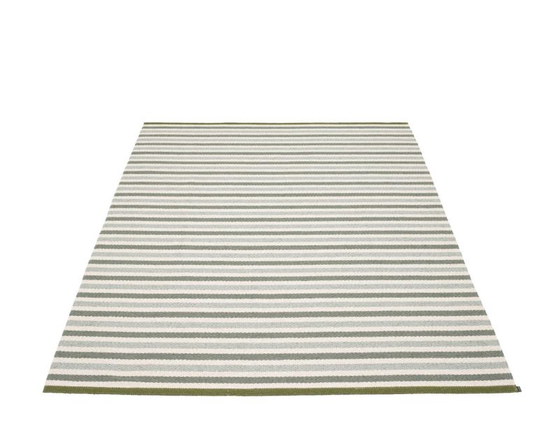Teo Teppich von Pappelina, 140x200 cm, Salbei-Grün mit Streifen, gewebter Teppich für Innenräume.