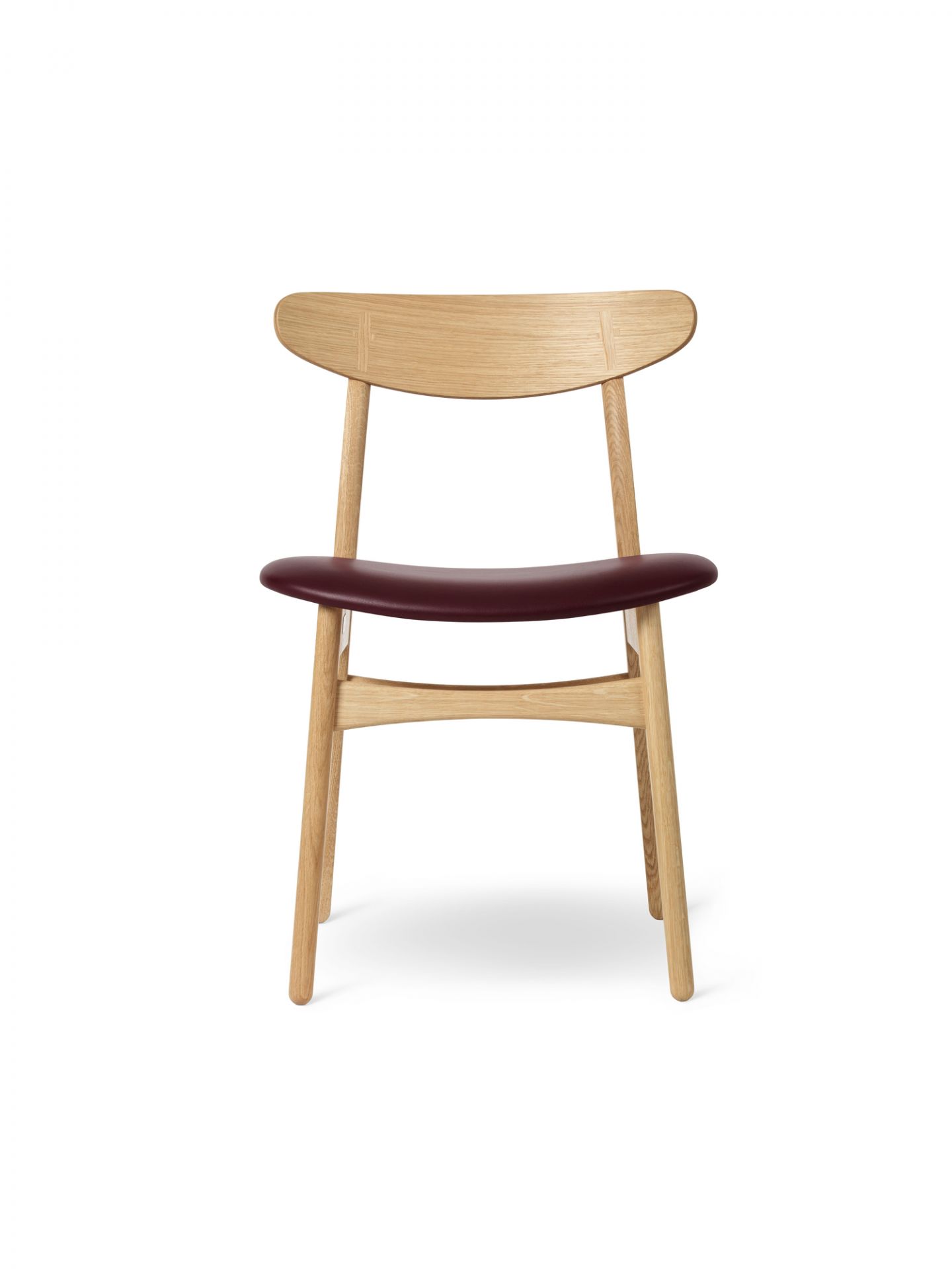 CH30P Stuhl von Carl Hansen & Søn mit Eichengestell und bordeauxrotem Ledersitz.