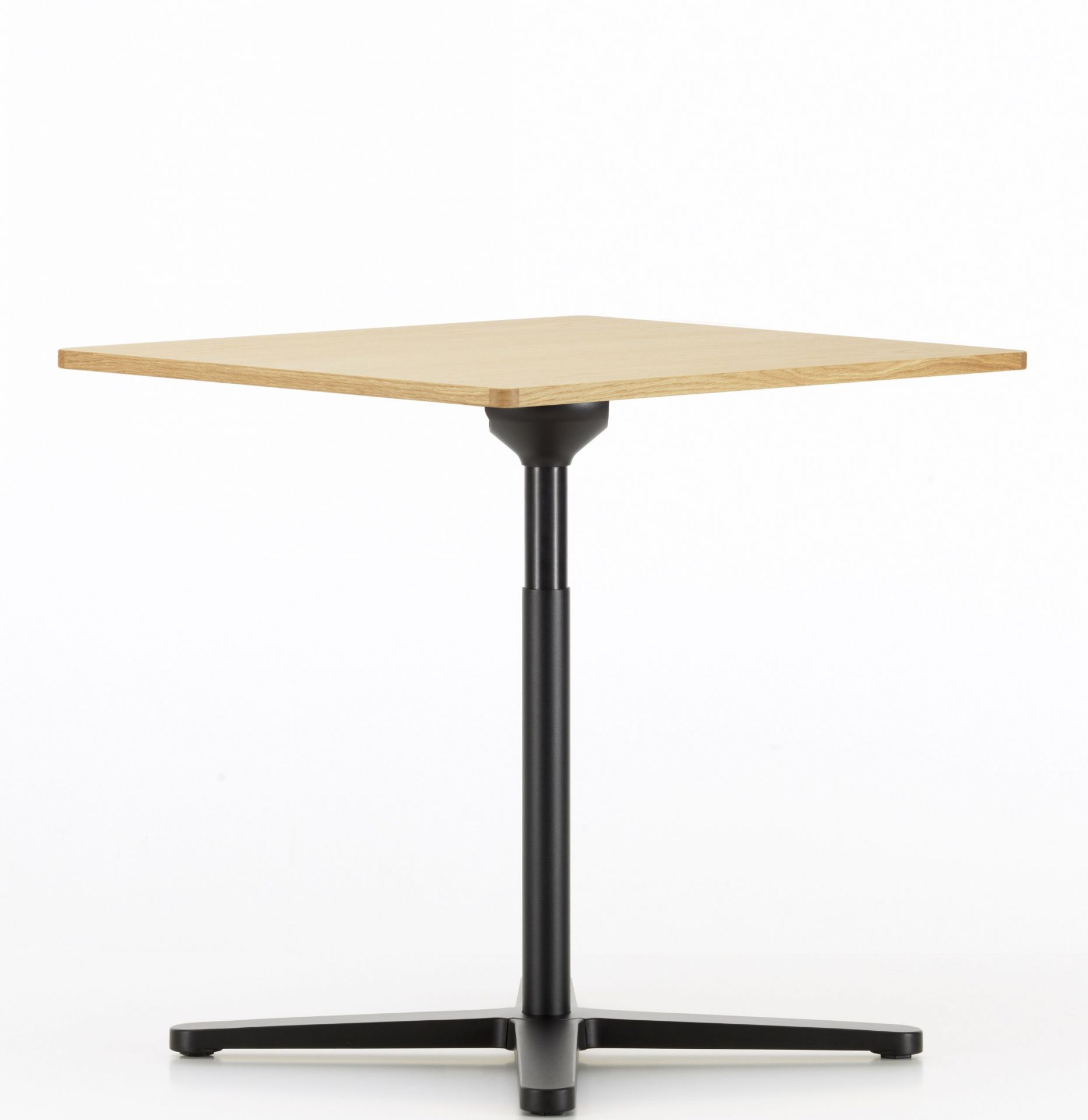 Quadratischer Super Fold Table von Vitra: Faltbarer Tisch mit hellem Holz und schwarzem Gestell.