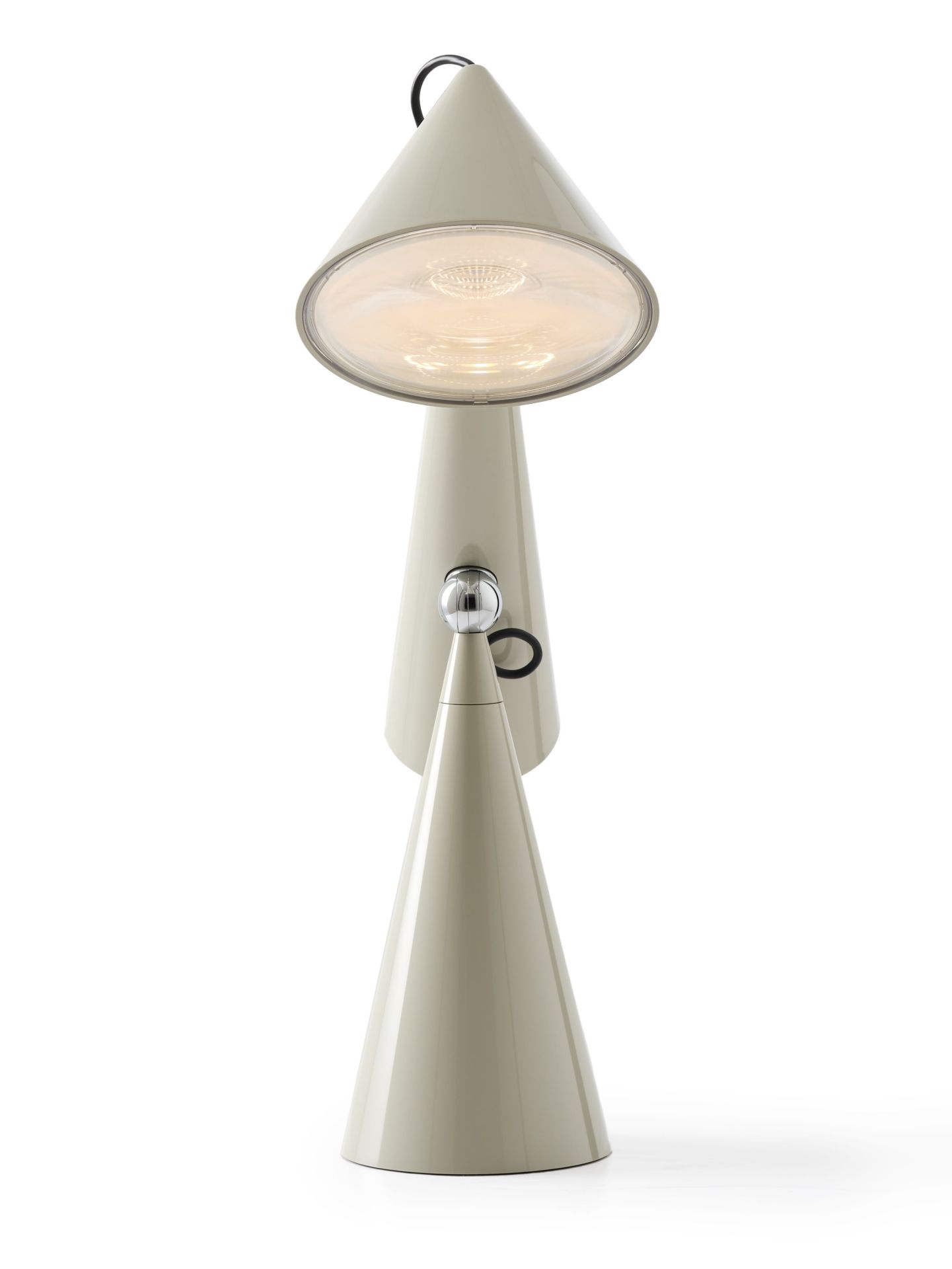 Nahaufnahme der Tom Dixon Pose Task Light LED Tischleuchte in Putty.