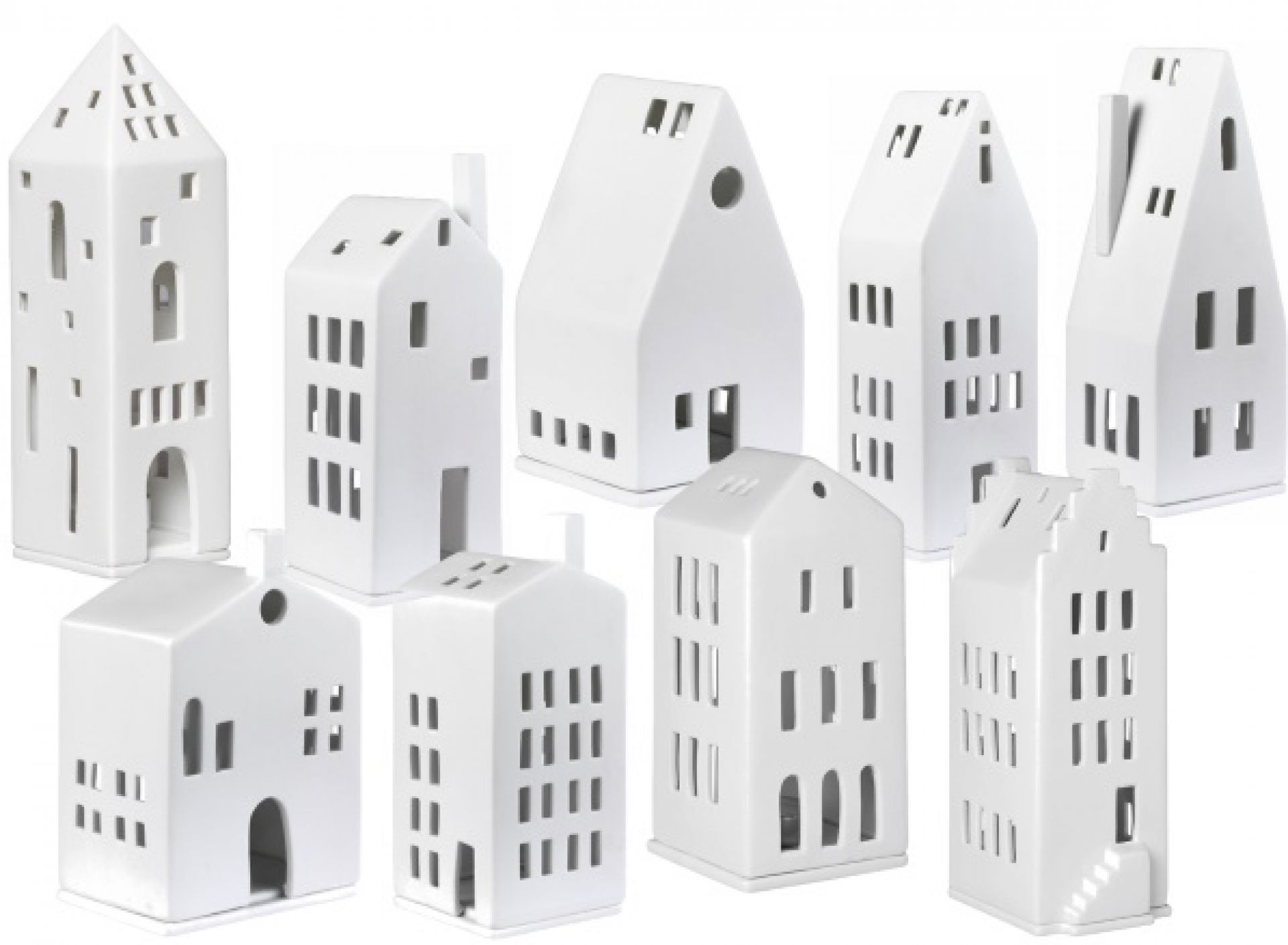 Neun weiße Räder Lichthäuser aus Porzellan in verschiedenen Designs als stimmungsvolle Fensterdeko oder Tischdeko.