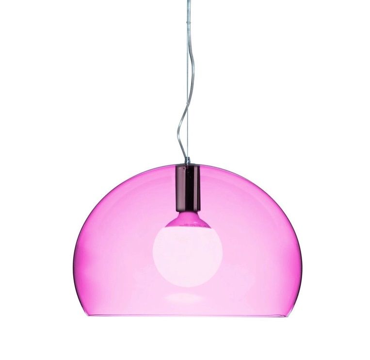 Pinke Small Fly Pendelleuchte von Kartell: Moderne Hängelampe mit halbkugelförmigem Lampenschirm für stilvolle Beleuchtung.