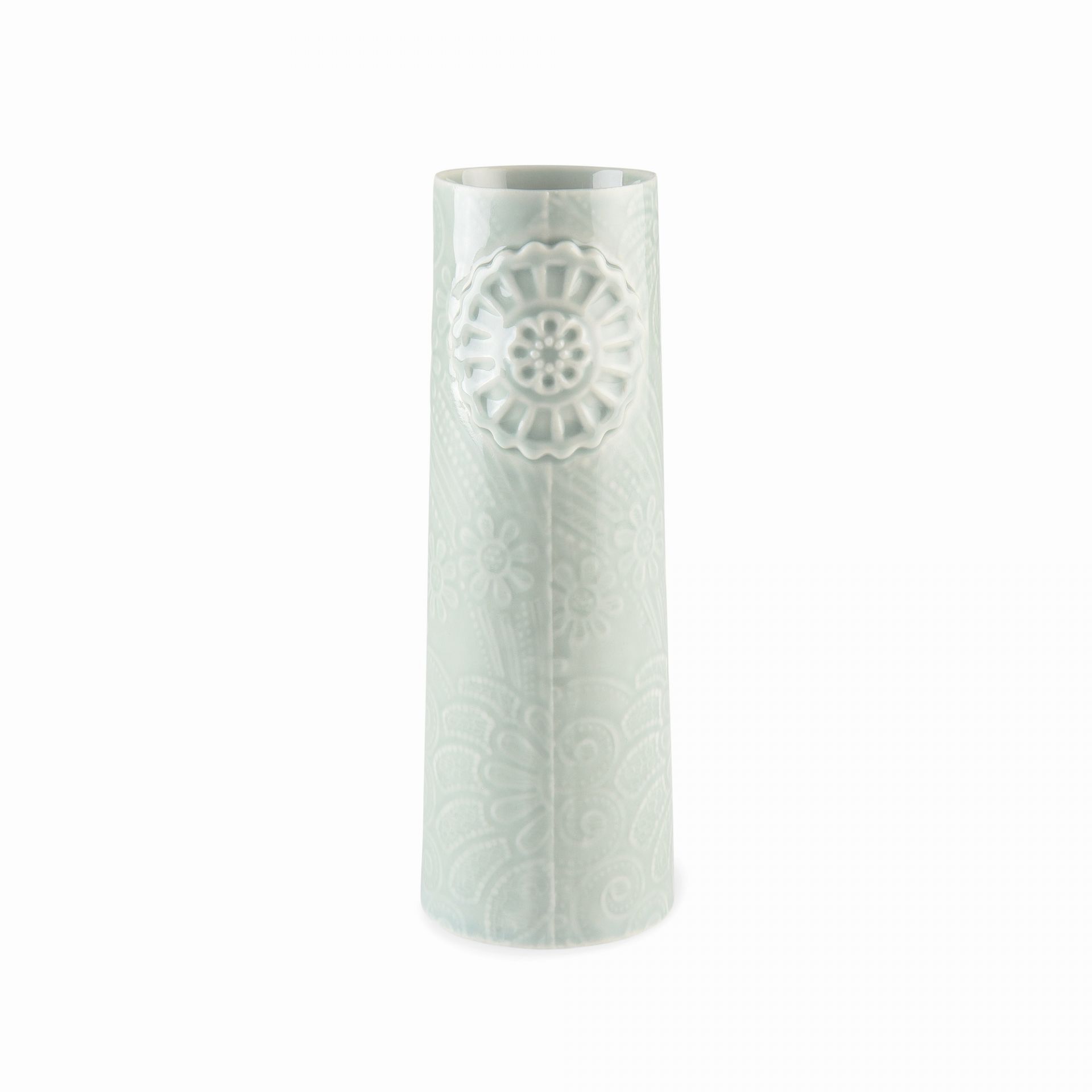 Kleine, zylindrische Pipanella Flower Vase in Celadon-Grün mit floralen Mustern für Blumen und Dekoration.