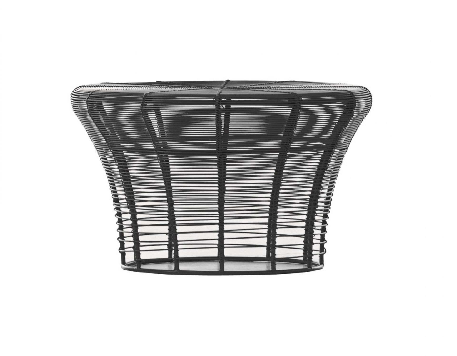 Schwarzer Aram Hocker von GAN, gefertigt aus geflochtenem Metall, modernes Design für Wohnzimmer und Garten.