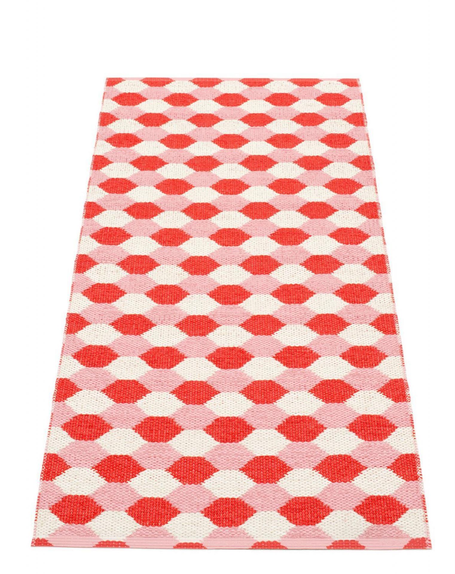 Dana Kunststoffteppich 70x160 Coral Pappelina mit geometrischem Muster in Koralle, Rosa und Weiß.