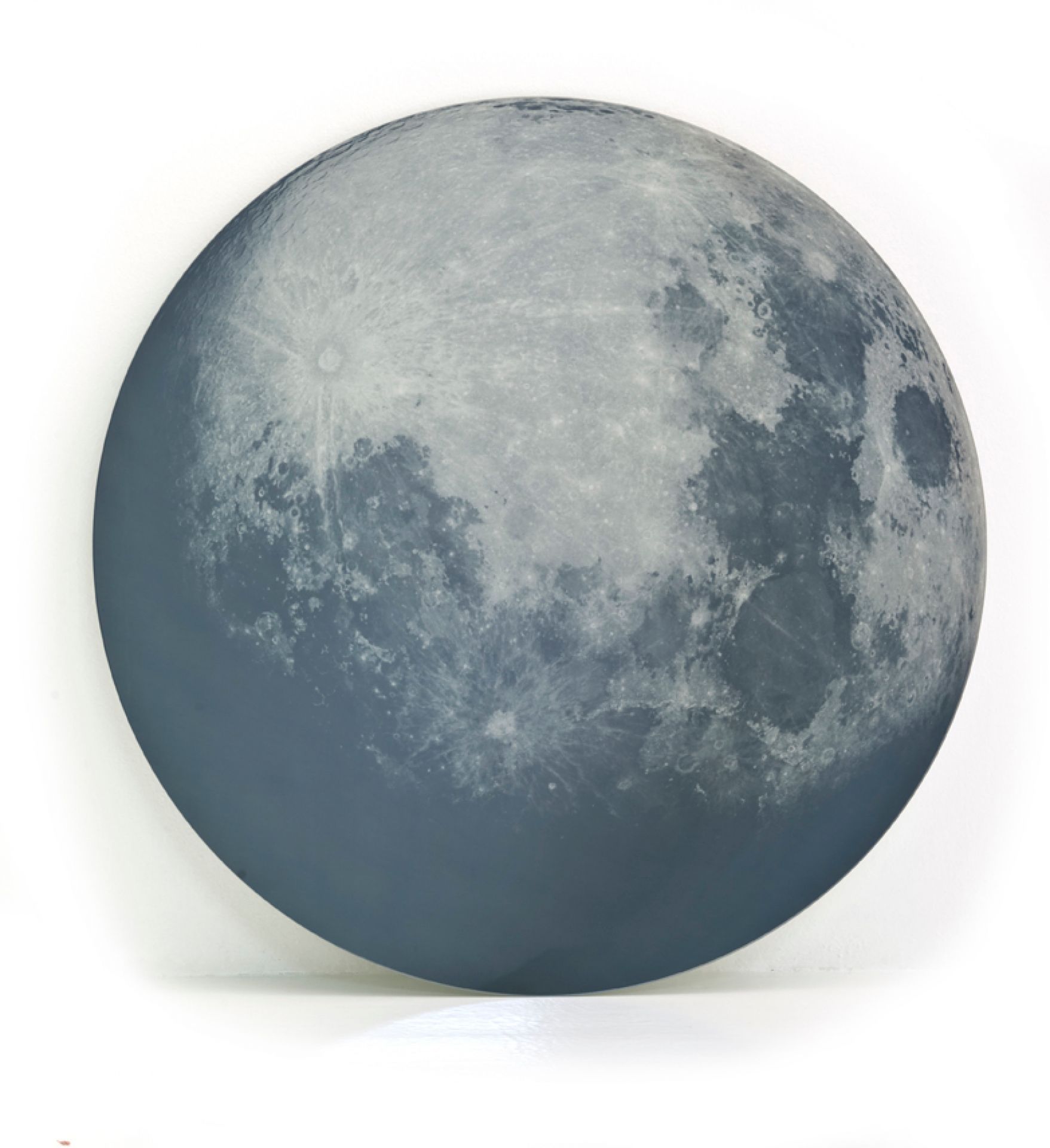 Runder "My Moon" Spiegel von Moroso Diesel, der die Mondoberfläche detailliert zeigt.