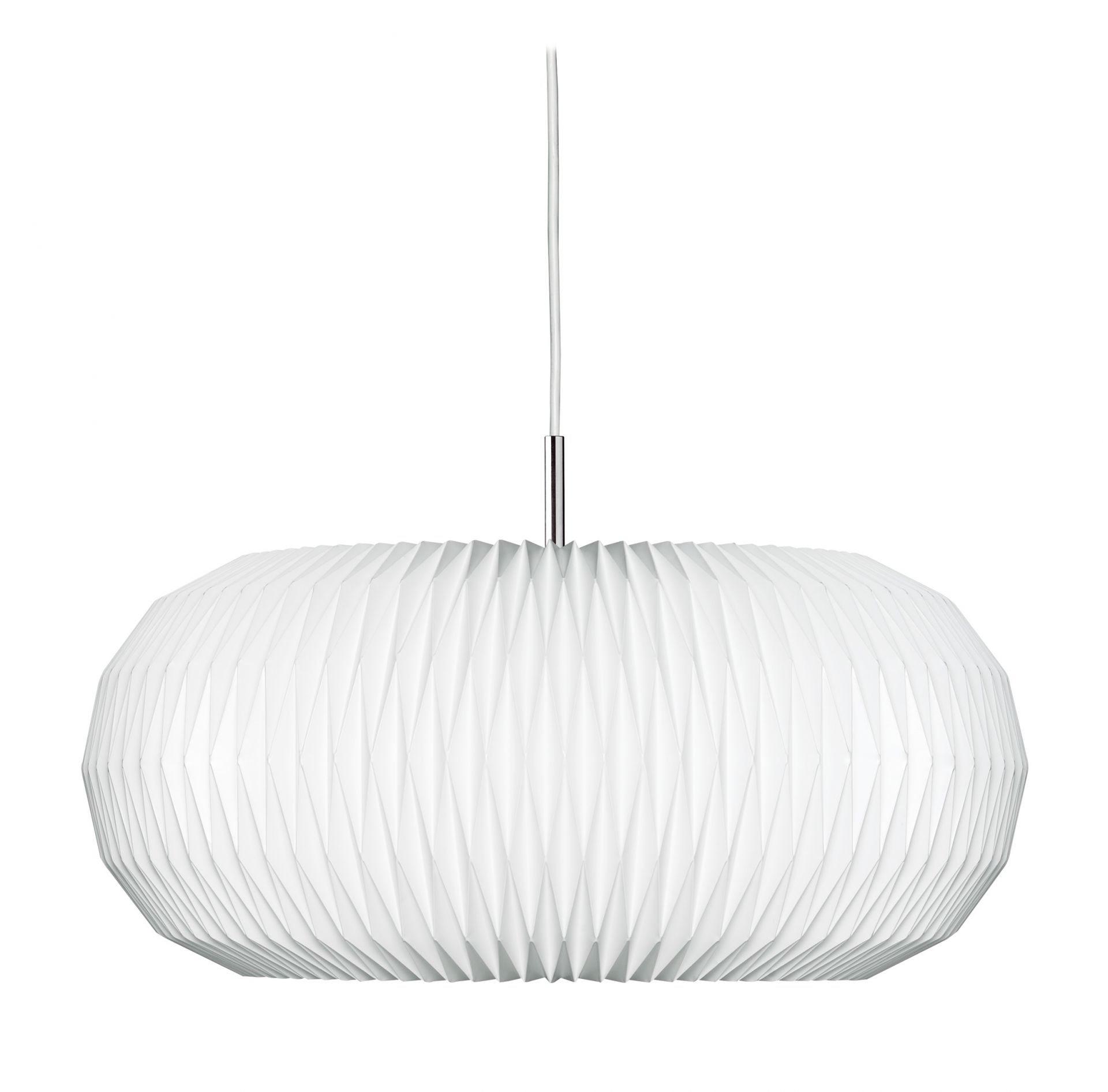 Donut Pendelleuchte von Le Klint: Weiße, plissierte Designerlampe mit Stahlaufhängung für moderne Innenräume.