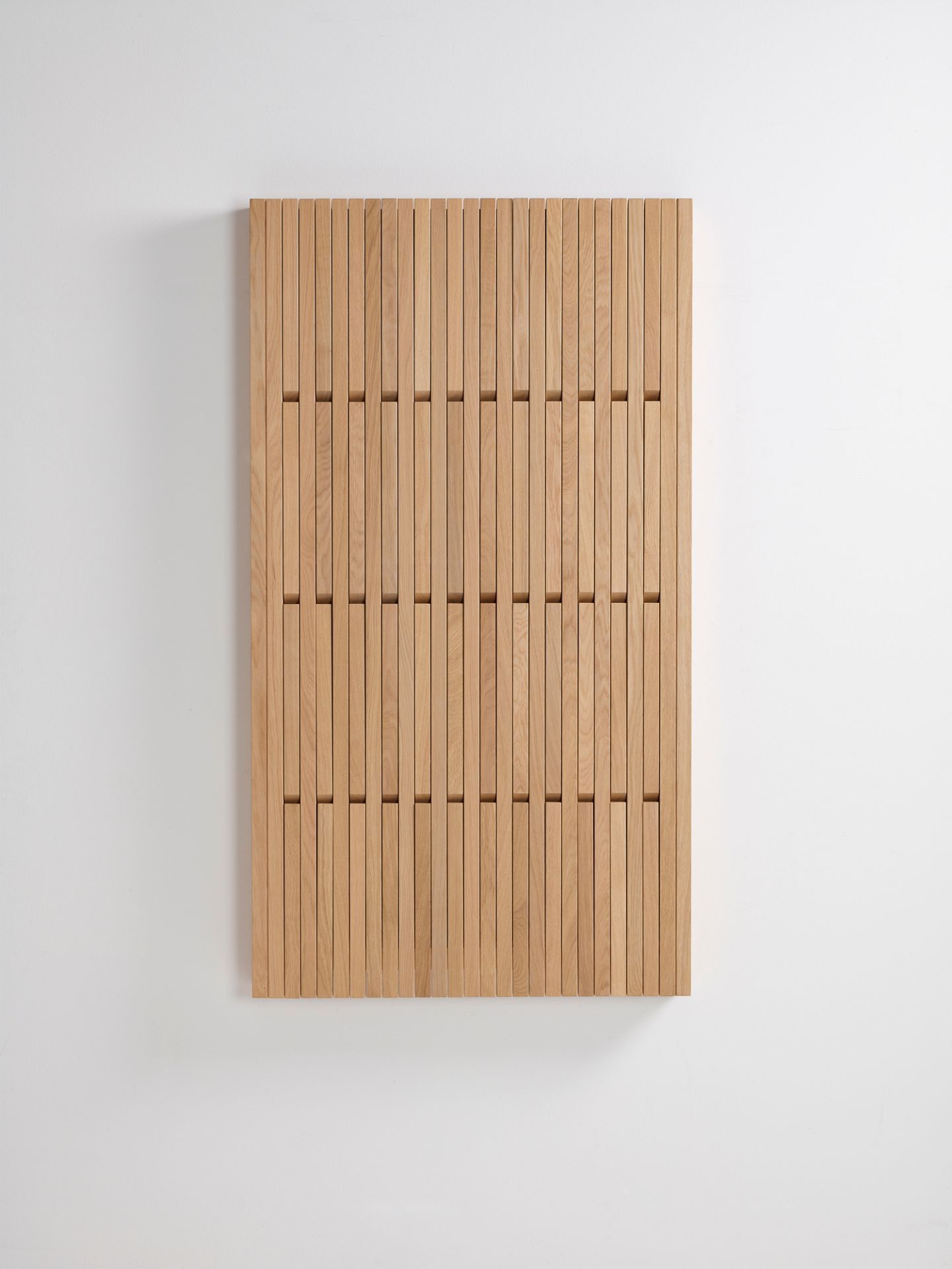 Piano Wandgarderobe groß aus geölter Eiche Natur, moderne Garderobenlösung für Flur und Eingangsbereich.