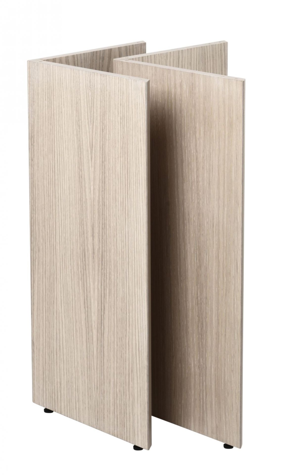 Detailaufnahme des Ferm Living Mingle Table Tischgestells in Eiche hell, modernes Design für Esstische.