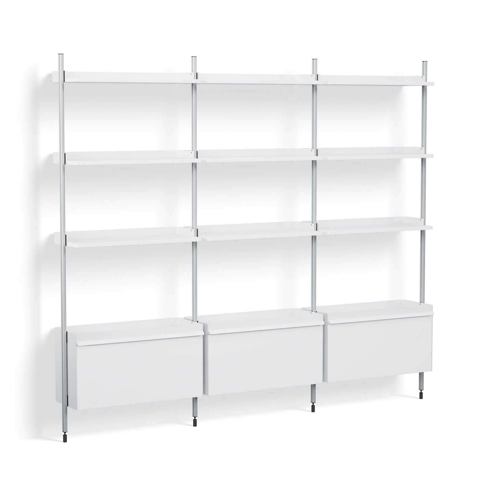 Weißes Hay Pier System Regal mit drei Säulen und Aluminiumrahmen für Wohnzimmer und Büro.