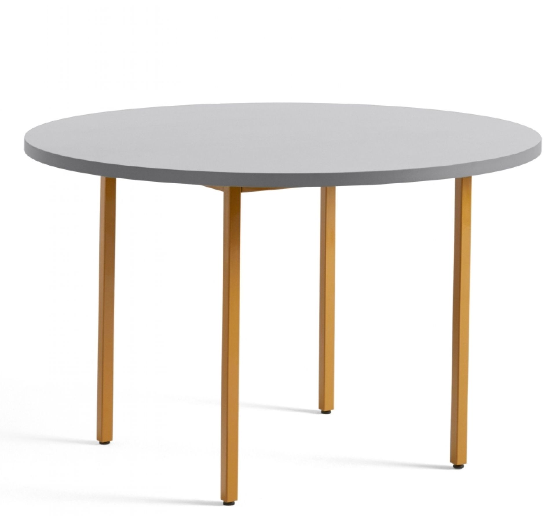Hay Two Colour Table Tisch 120 cm mit runder, grauer Tischplatte und goldfarbenem Metallgestell.